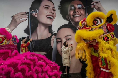 Trung Quốc mạnh tay với tình trạng "khoe giàu, tôn thờ tiền bạc" trên mạng