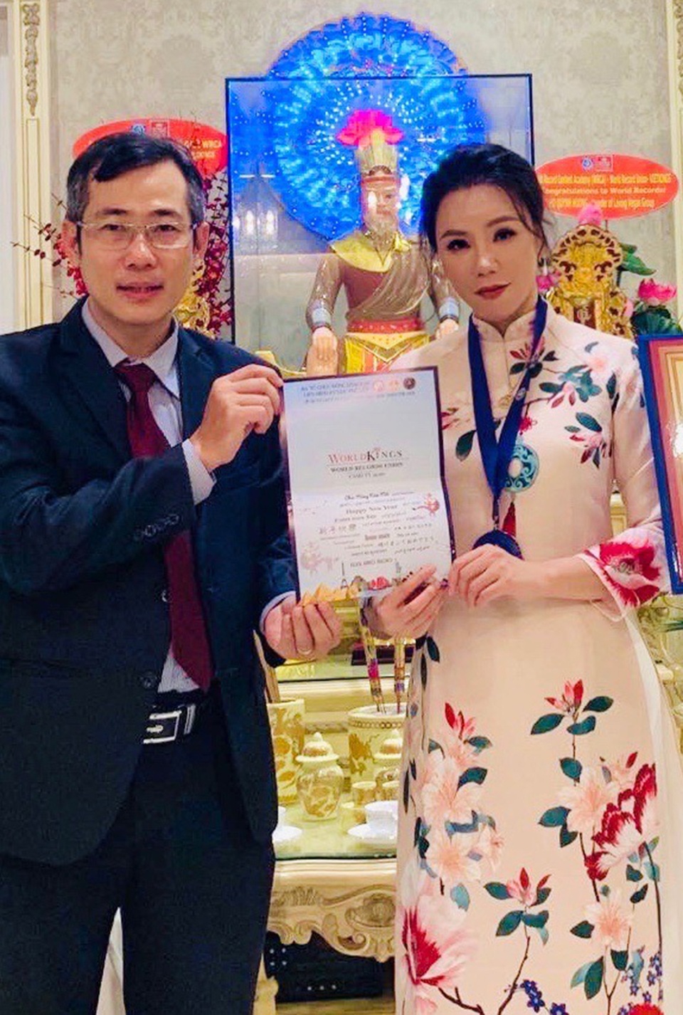 Báo quốc tế đưa tin Hồ Quỳnh Hương đạt kỷ lục thế giới - 2 Báo quốc tế đưa tin Hồ Quỳnh Hương đạt kỷ lục thế giới - 2