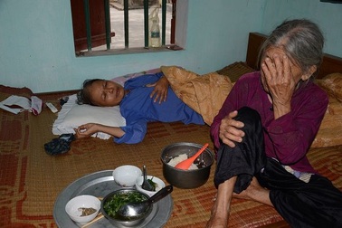 Cụ bà tuổi 90 "thèm" một bữa cơm có thịt trước khi nhắm mắt, nghe mà nhói lòng!