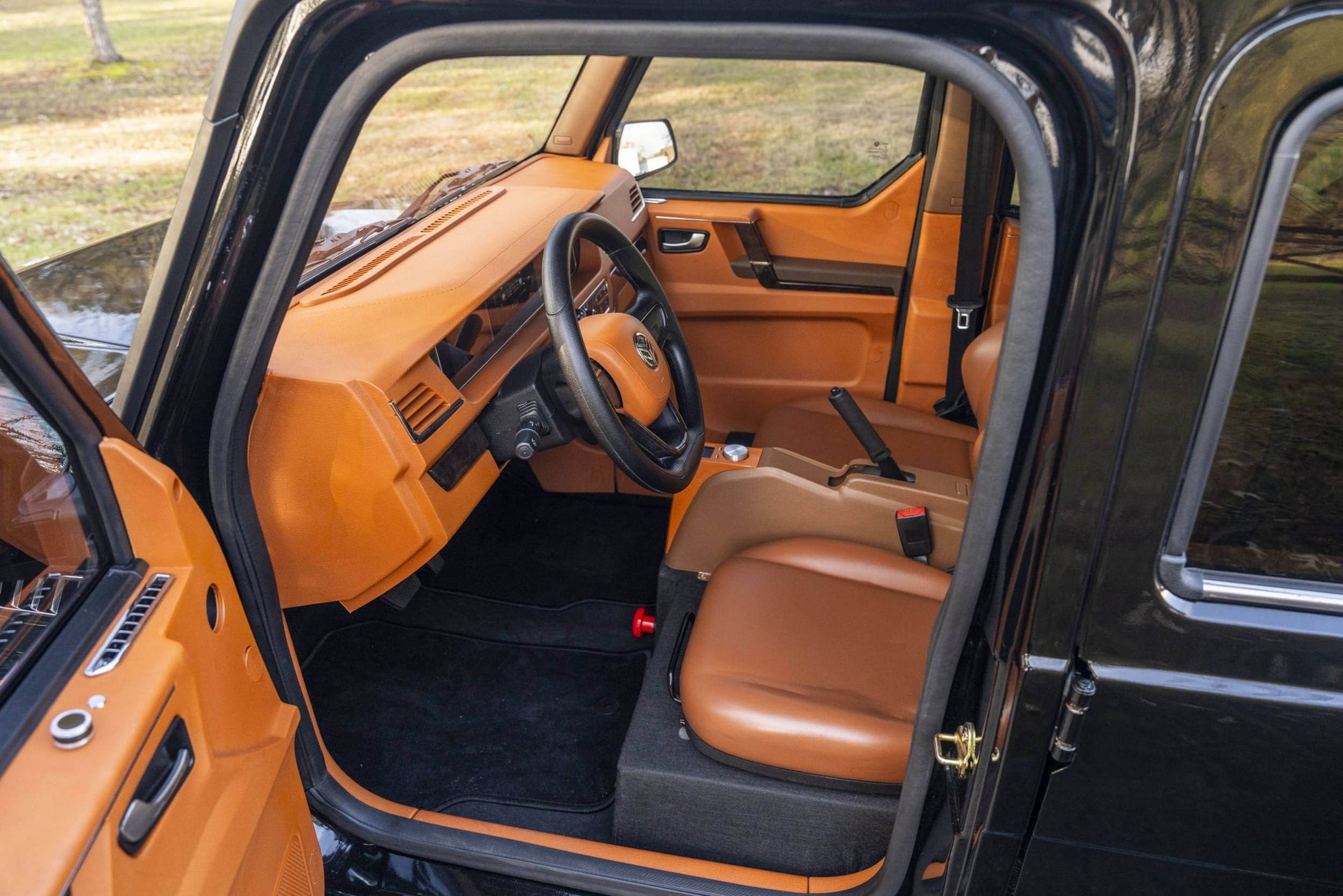 Chiếc xe nhái Mercedes G-Class có giá bán ngang xe xịn - 8 Chiếc xe nhái Mercedes G-Class có giá bán ngang xe xịn - 8