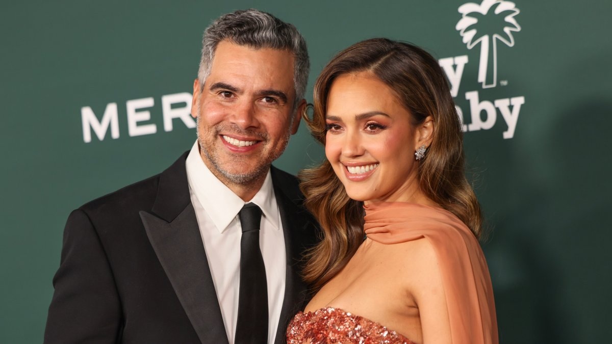 “Thiên thần bóng tối” Jessica Alba hẹn hò với diễn viên kém 11 tuổi - 4
