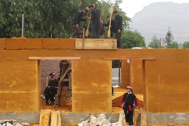 Nhà trình tường độc đáo của người Mông lên báo nước ngoài