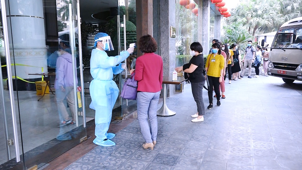 Gần 2 triệu đồng cho một ngày cách ly tại khách sạn hạng sang ở Hà Nội - 1 Gần 2 triệu đồng cho một ngày cách ly tại khách sạn hạng sang ở Hà Nội - 1