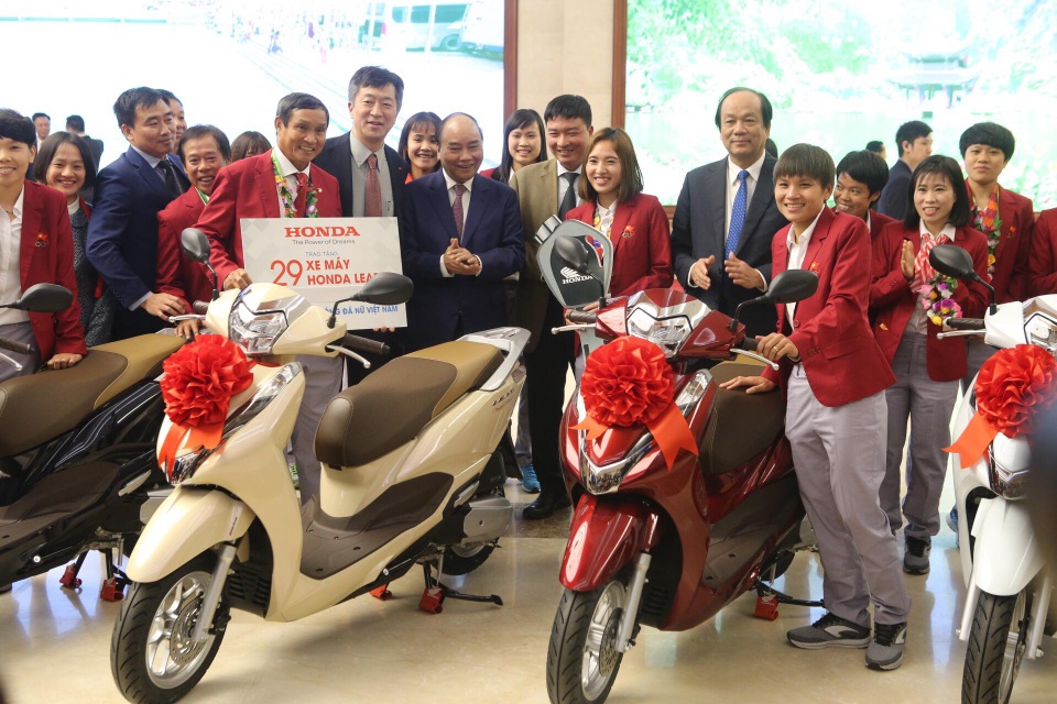 Thủ tướng: Sau các cầu thủ là cả dân tộc, là bản lĩnh, khát vọng Việt Nam - 22 Thủ tướng: Sau các cầu thủ là cả dân tộc, là bản lĩnh, khát vọng Việt Nam - 22