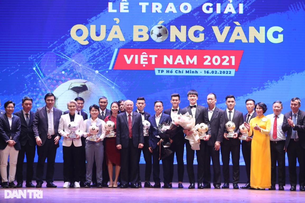 Hoàng Đức giành Quả bóng vàng nam Việt Nam 2021 - 1 Hoàng Đức giành Quả bóng vàng nam Việt Nam 2021 - 1