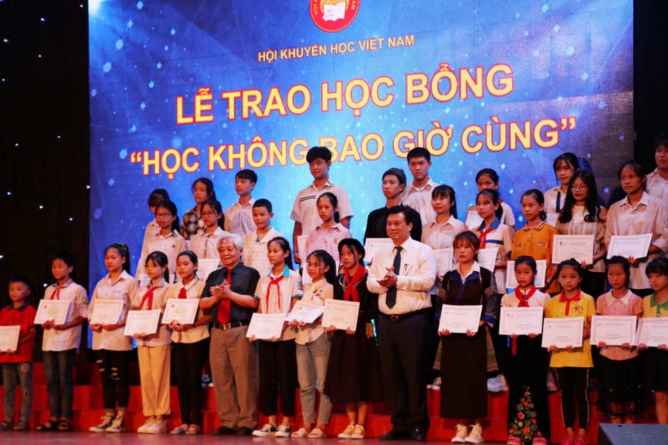 Trao học bổng “Học không bao giờ cùng” đến 144 cá nhân tiêu biểu phía Bắc - 7 Trao học bổng “Học không bao giờ cùng” đến 144 cá nhân tiêu biểu phía Bắc - 7