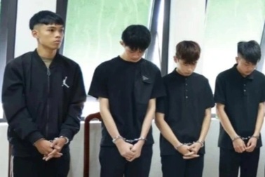 Khởi tố nhóm đối tượng ép người lên xe, chở đi để hành hung