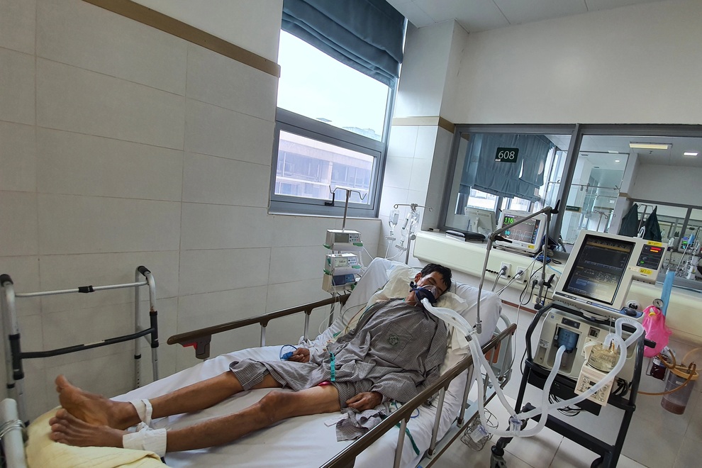 Người nông dân bất ngờ đổ gục trên ruộng cày khẩn cầu sự giúp đỡ - 2 Người nông dân bất ngờ đổ gục trên ruộng cày khẩn cầu sự giúp đỡ - 2
