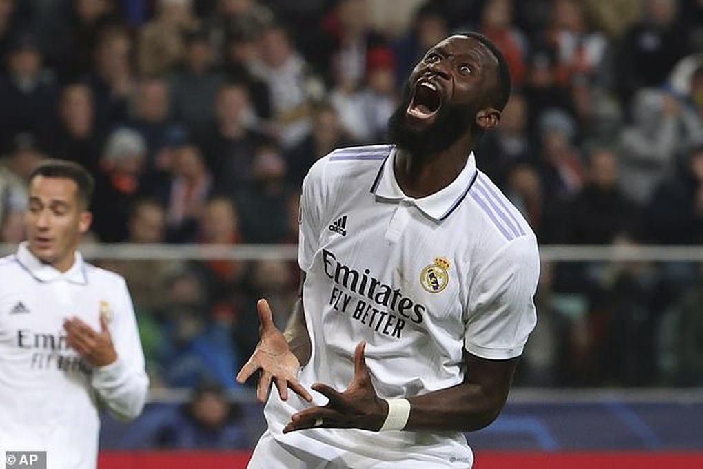 Real Madrid đi tiếp ở Champions League trước thềm đấu Barcelona - 7 Real Madrid đi tiếp ở Champions League trước thềm đấu Barcelona - 7