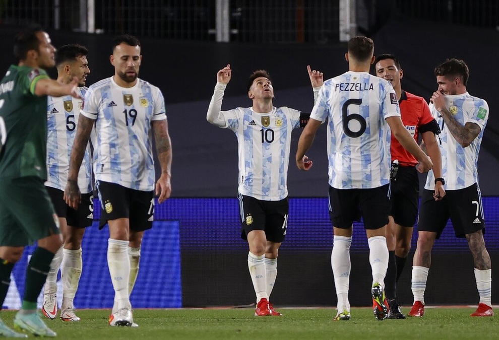 Messi vượt thành tích của Pele sau cú hattrick giúp Argentina thắng đậm - 1