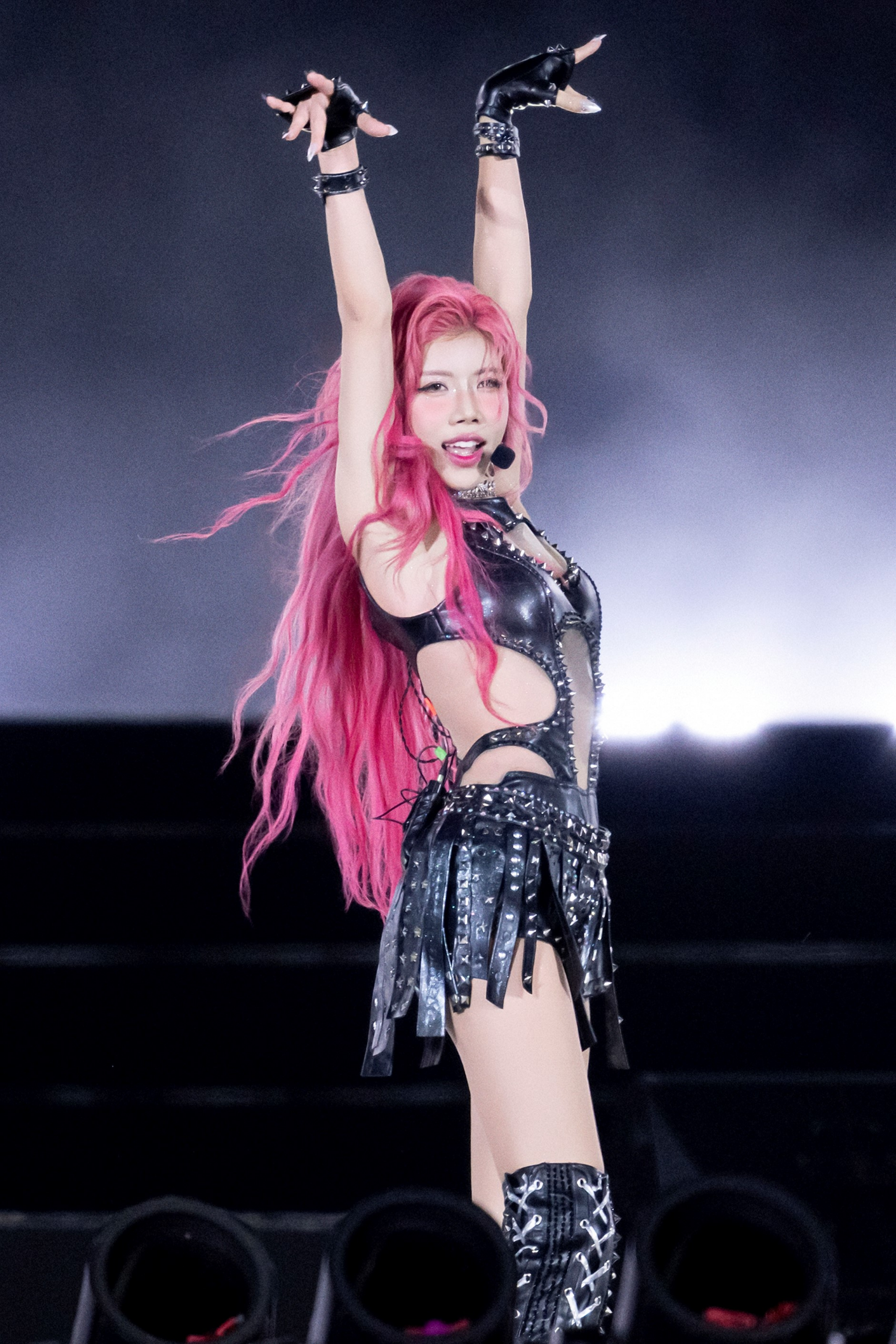 Các nhà tạo mẫu ồn ào tranh giành công lao sau buổi hòa nhạc Chị đẹp - 8 Các nhà tạo mẫu ồn ào tranh giành công lao sau buổi hòa nhạc Chị đẹp - 8