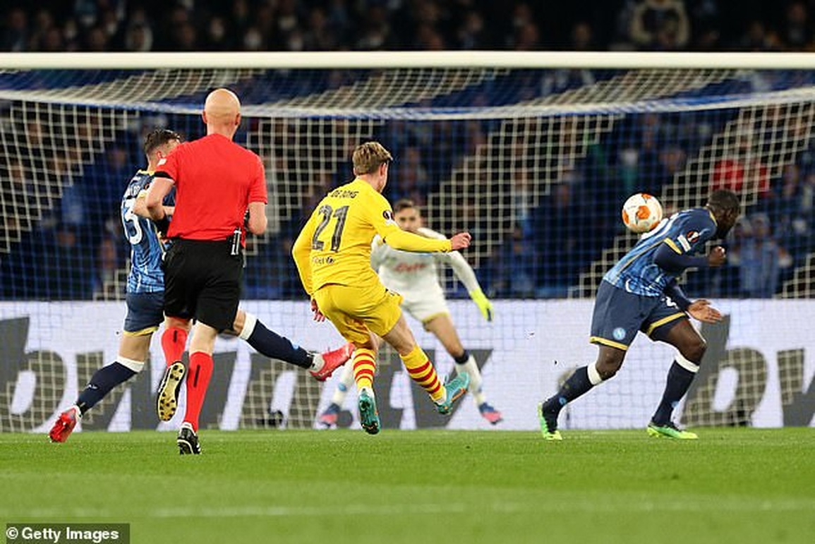 Thắng đậm Napoli, Barcelona giành vé đi tiếp ở Europa League - 3 Thắng đậm Napoli, Barcelona giành vé đi tiếp ở Europa League - 3