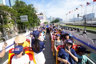 Chuyến xe Anlene TOTAL 10 lan tỏa tinh thần sống khỏe