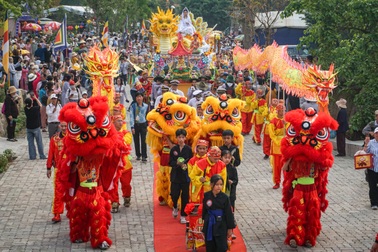 Vạn người chen chân chiêm bái tại lễ hội Quán Thế Âm ở Đà Nẵng