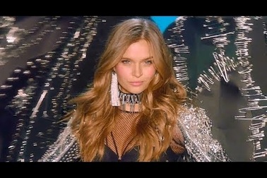 Josephine Skriver trình diễn Victoria's Secret