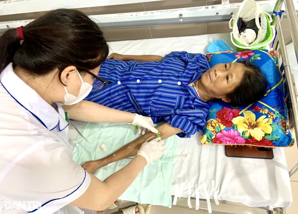 Chồng khờ mong cứu vợ suy thận giai đoạn cuối - 1 Chồng khờ mong cứu vợ suy thận giai đoạn cuối - 1