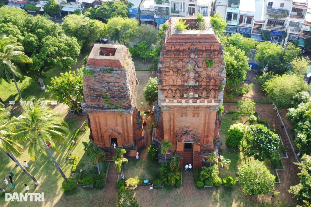 Thử nghiệm chuyến tàu khám phá tháp Chăm cổ kính tại Bình Định dịp 30/4 - 1 Thử nghiệm chuyến tàu khám phá tháp Chăm cổ kính tại Bình Định dịp 30/4 - 1