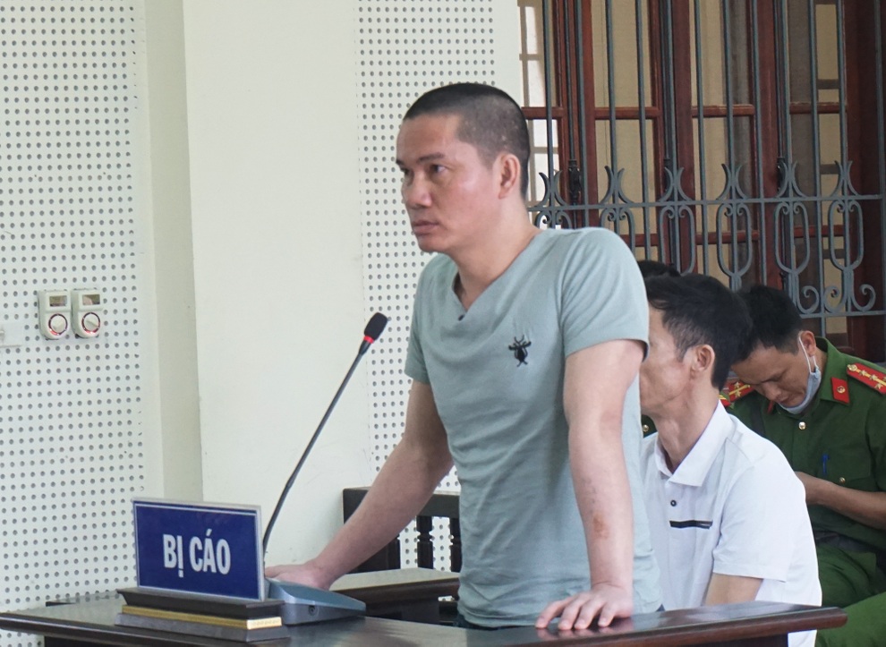 Bị cáo buôn ma túy cãi: Tòa không dùng ke nên không hiểu (!) - 4 Bị cáo buôn ma túy cãi: Tòa không dùng ke nên không hiểu (!) - 4