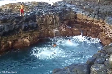 Cận cảnh "hồ bơi tử thần" ngoài trời