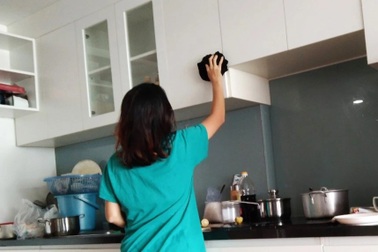 Giúp việc nhà theo giờ: Hạ giá hết cỡ, vẫn "bói" không ra việc