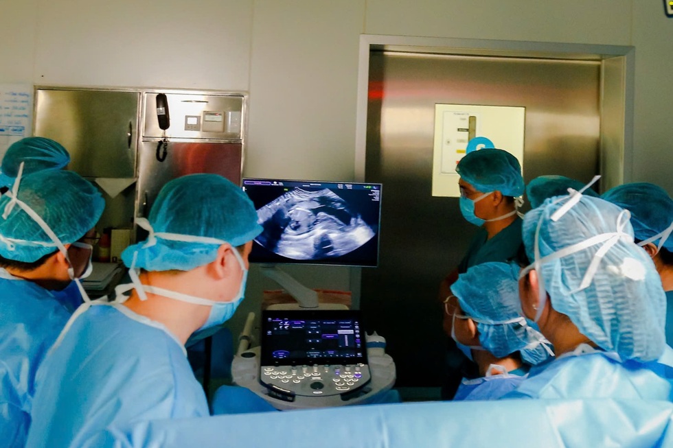 Sản phụ Singapore sang TPHCM cứu con: Thất bại lần đầu và “ngã rẽ” sự sống - 1