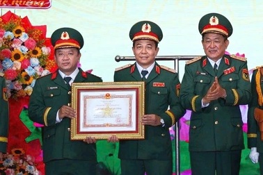 Lực lượng vũ trang TPHCM đón nhận Huân chương Quân công hạng Ba