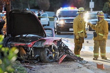 Clip xe hơi của Paul Walker phát nổ do tai nạn giao thông