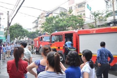 Hoảng loạn vì đám cháy tại trung tâm bảo hành bếp gas