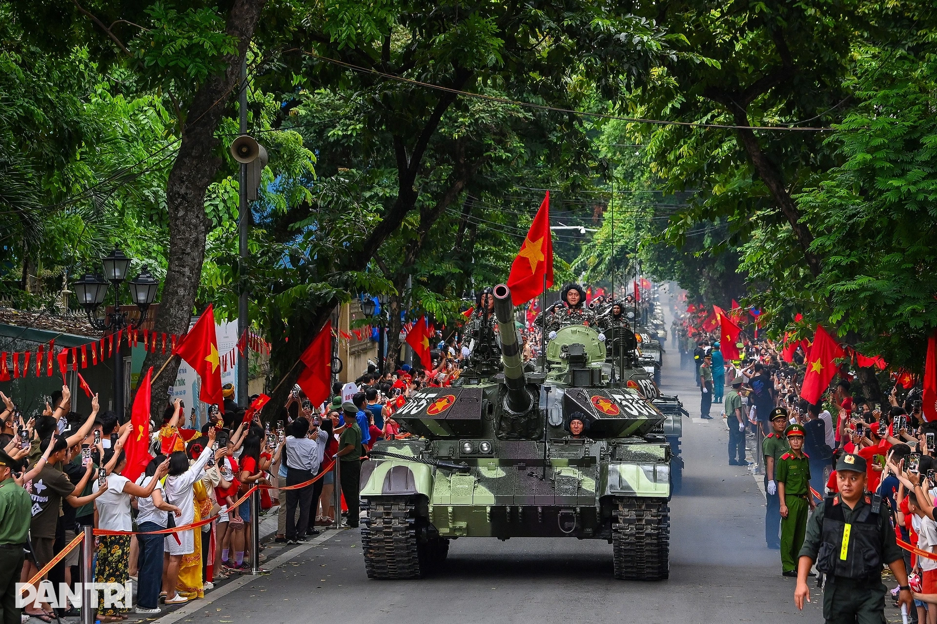 Cuộc thi ảnh Màu cờ tôi yêu nhận tác phẩm dự thi đến hết ngày 10/10 - 14 Cuộc thi ảnh Màu cờ tôi yêu nhận tác phẩm dự thi đến hết ngày 10/10 - 14