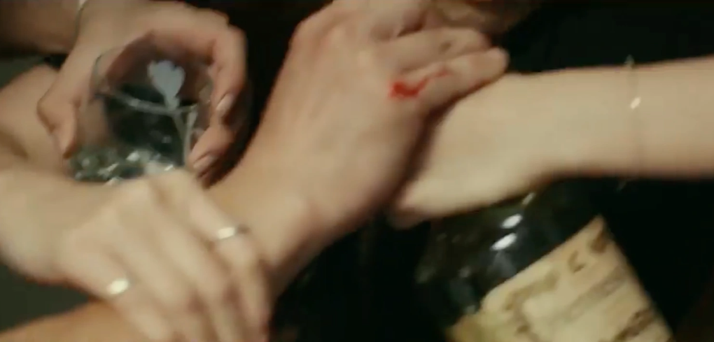 Thanh Sơn diễn như lên đồng, Khả Ngân lấy nước mắt khán giả - 2 Thanh Sơn diễn như lên đồng, Khả Ngân lấy nước mắt khán giả - 2