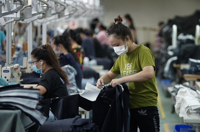 Công ty TNHH PouYuen Việt Nam (Quận  Bình Tân) dự kiến sẽ cắt giảm 5.744 công nhân (Ảnh: Phạm Nguyễn).