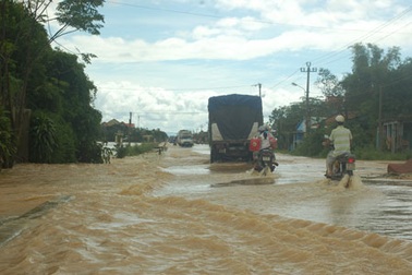 Mưa lũ miền Trung: 24 người chết và mất tích