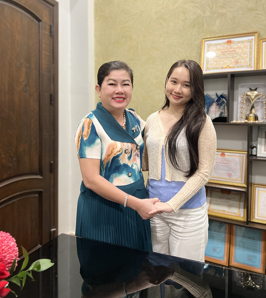 Trúc Anh Mắt biếc được rút đơn kiện vì tăng 8kg, bị bệnh đi lại khó khăn? - 2 Trúc Anh Mắt biếc được rút đơn kiện vì tăng 8kg, bị bệnh đi lại khó khăn? - 2