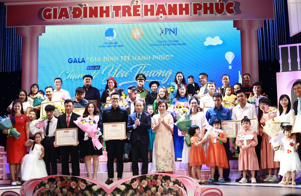 PNJ được vinh danh là Doanh nghiệp vì cộng đồng năm 2023 - 3 PNJ được vinh danh là Doanh nghiệp vì cộng đồng năm 2023 - 3