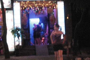 Sinh viên đua đòi đi “ca 3” 