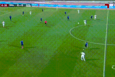 Ngôi sao đội tuyển Iraq "hạ" gầm giày lên vai đối thủ