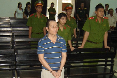 Đâm chết vợ vì nghi ngoại tình