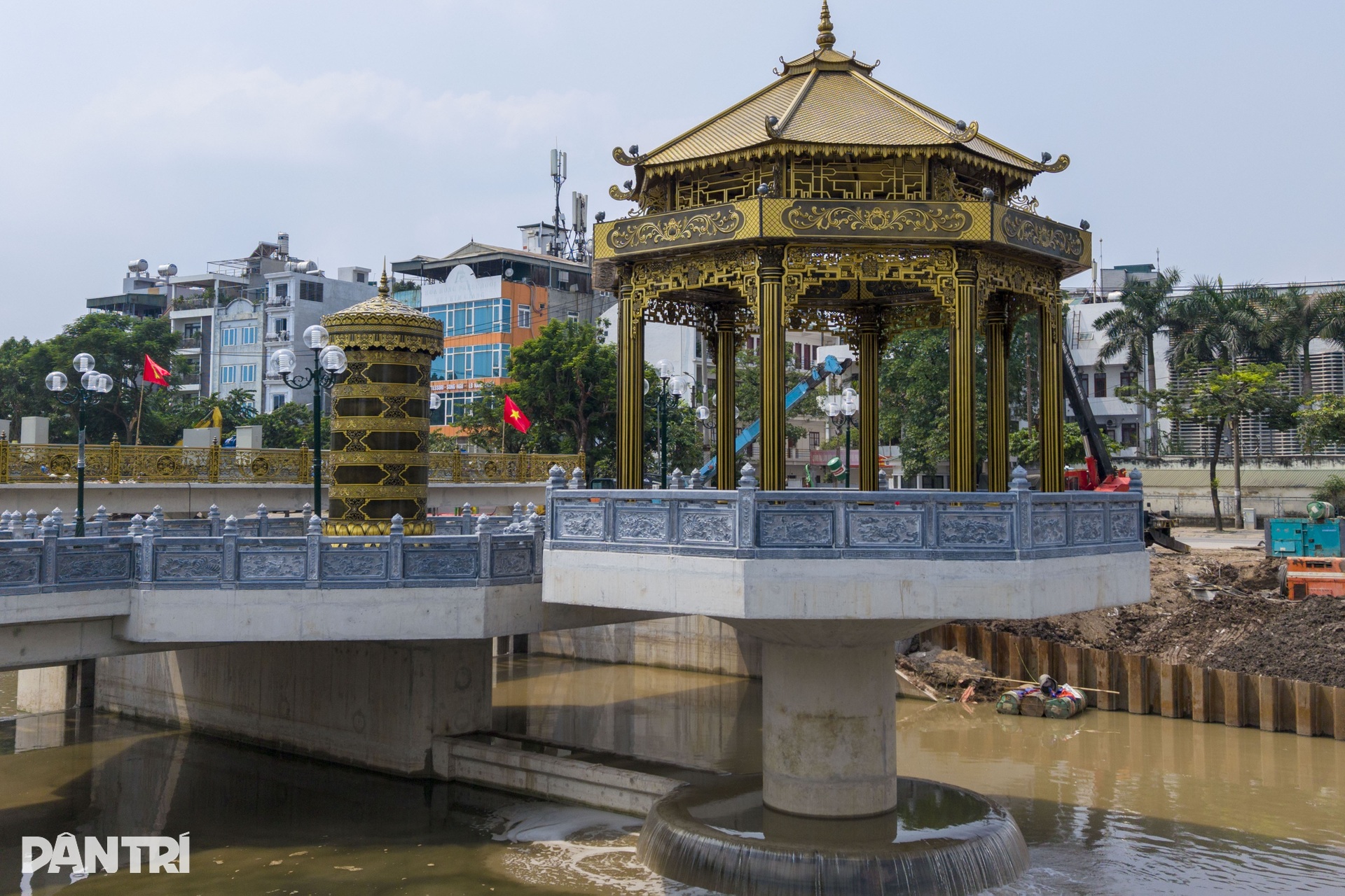Những gam màu xanh - đen trên dòng sông Tô Lịch - 11 Những gam màu xanh - đen trên dòng sông Tô Lịch - 11