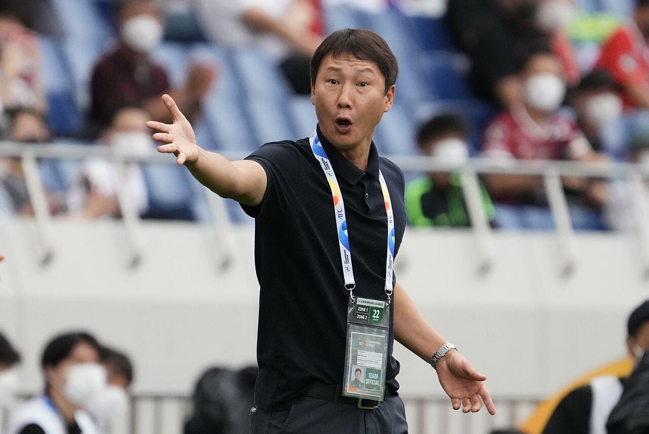Bóng đá Việt Nam kỷ nguyên Kim Sang Sik và duyên nợ với Shin Tae Yong - 1 Bóng đá Việt Nam kỷ nguyên Kim Sang Sik và duyên nợ với Shin Tae Yong - 1