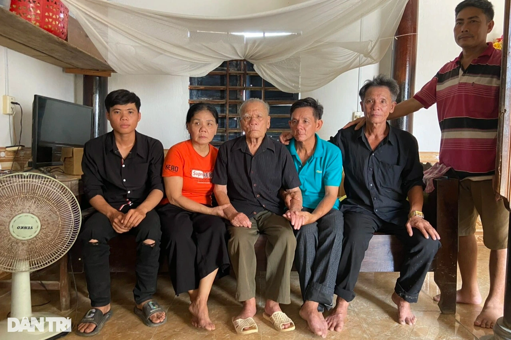 Người đàn ông vượt hơn 1.000km đoàn tụ với cha già sau 43 năm đi lạc - 4 Người đàn ông vượt hơn 1.000km đoàn tụ với cha già sau 43 năm đi lạc - 4
