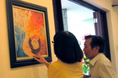 Triển lãm hình ảnh người phụ nữ trong nghệ thuật tranh xé giấy