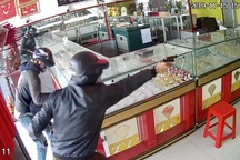 Bắt hai nghi phạm nổ súng cướp tiệm vàng ở TPHCM