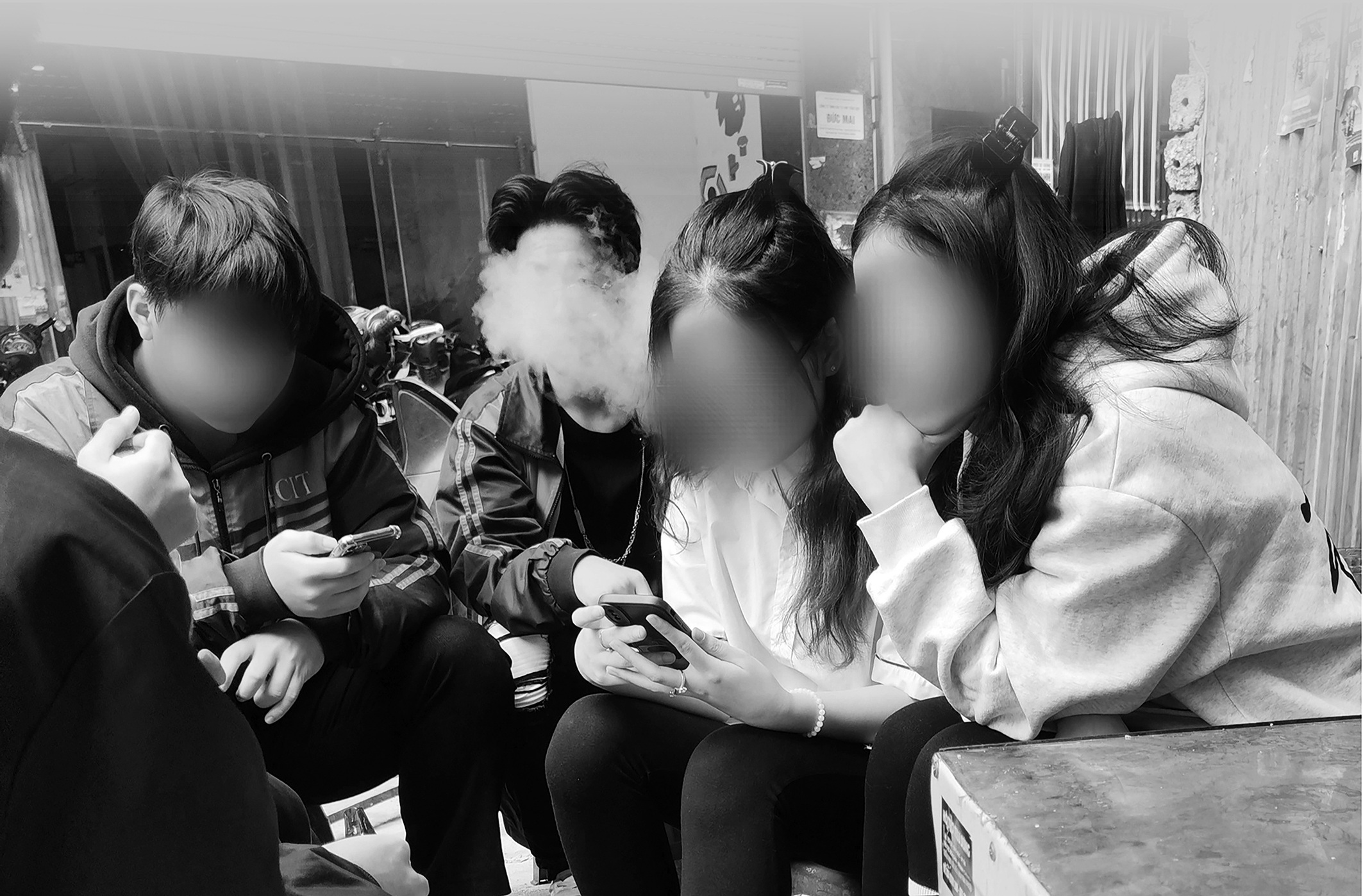 Anh 3 Ky 3 thuoc la dien tu.jpg Anh 3 Ky 3 thuoc la dien tu.jpg