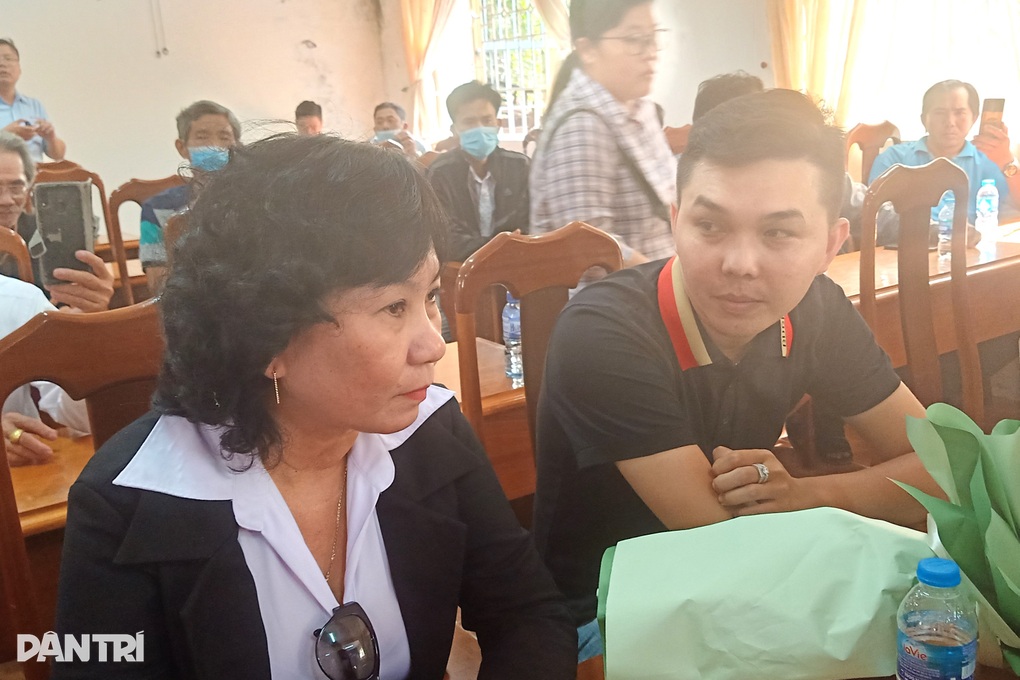 Nam thanh niên bị kết án oan được xin lỗi công khai - 2 Nam thanh niên bị kết án oan được xin lỗi công khai - 2