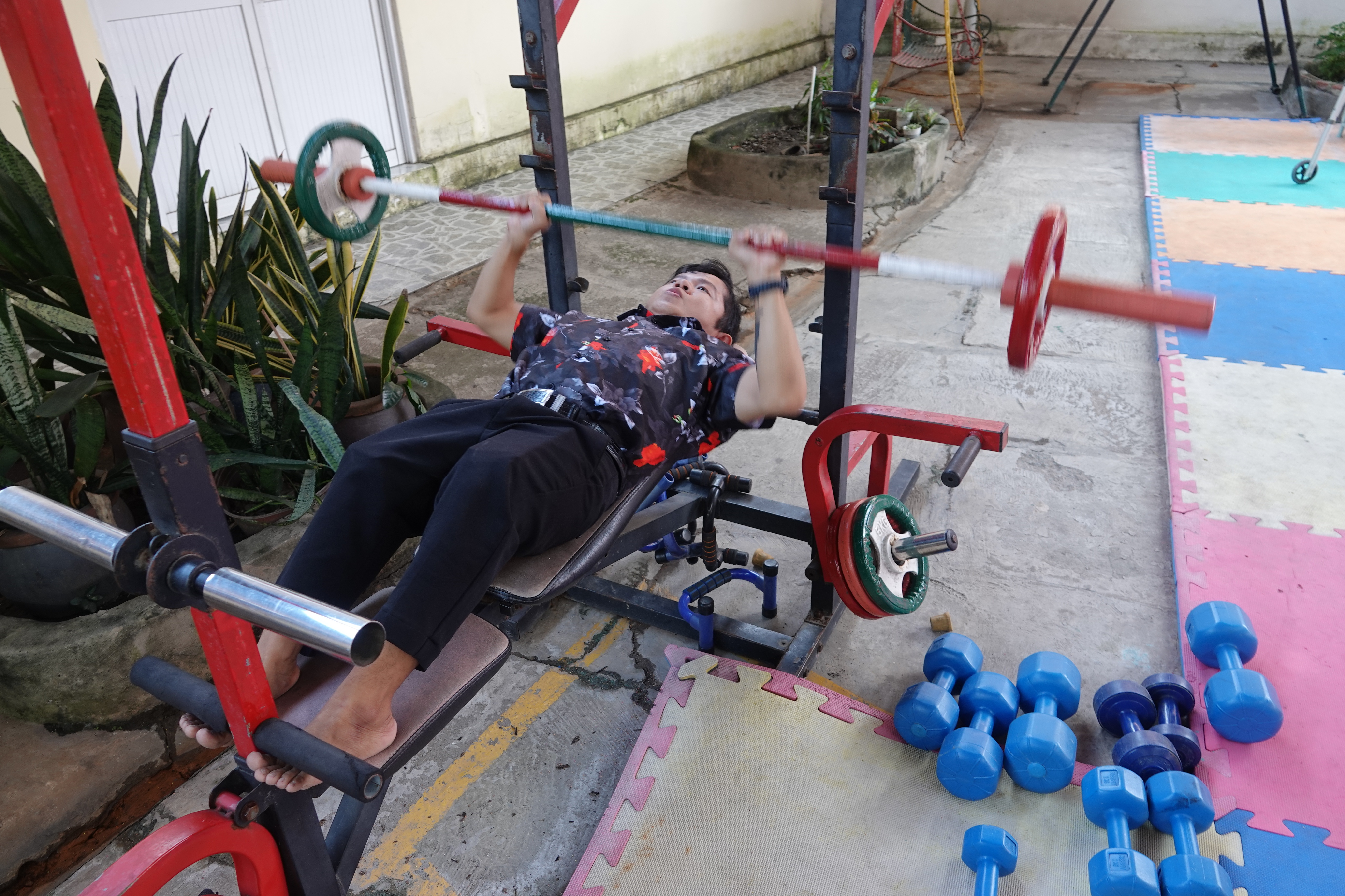 Doanh nhân U70 kiếm tiền mài dũa kim cương: Ông bố có 280 con - 5 Doanh nhân U70 kiếm tiền mài dũa kim cương: Ông bố có 280 con - 5
