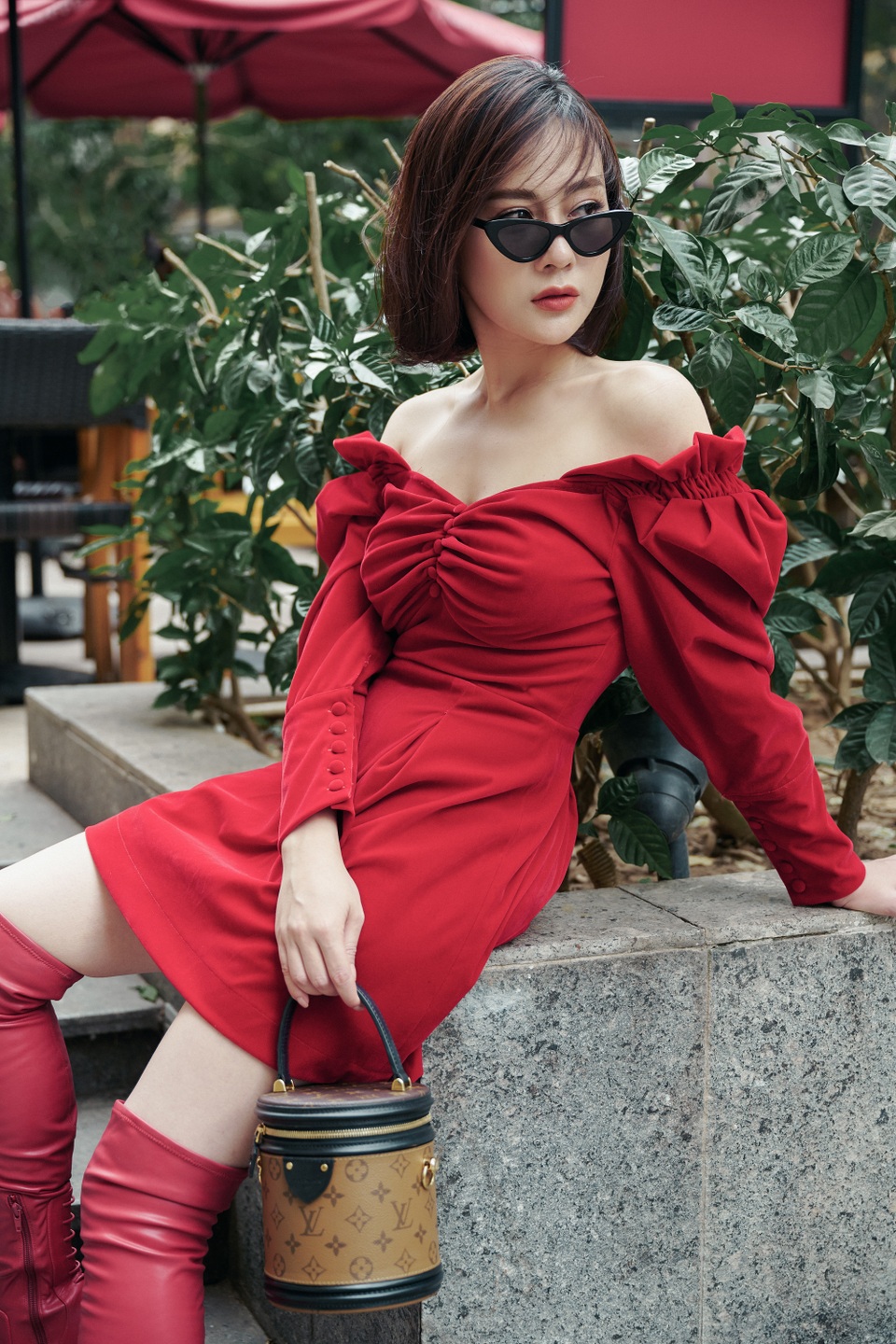 Phương Oanh “Quỳnh búp bê” ngày càng sang chảnh, dát đầy hàng hiệu - 6 Phương Oanh “Quỳnh búp bê” ngày càng sang chảnh, dát đầy hàng hiệu - 6