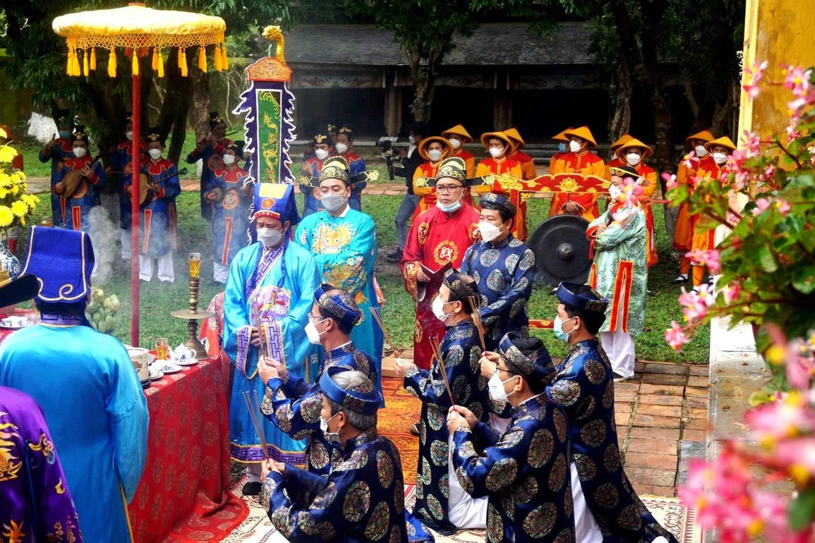 Kỳ thú tái hiện lễ hạ nêu trong Hoàng cung cố đô Huế - 1 Kỳ thú tái hiện lễ hạ nêu trong Hoàng cung cố đô Huế - 1