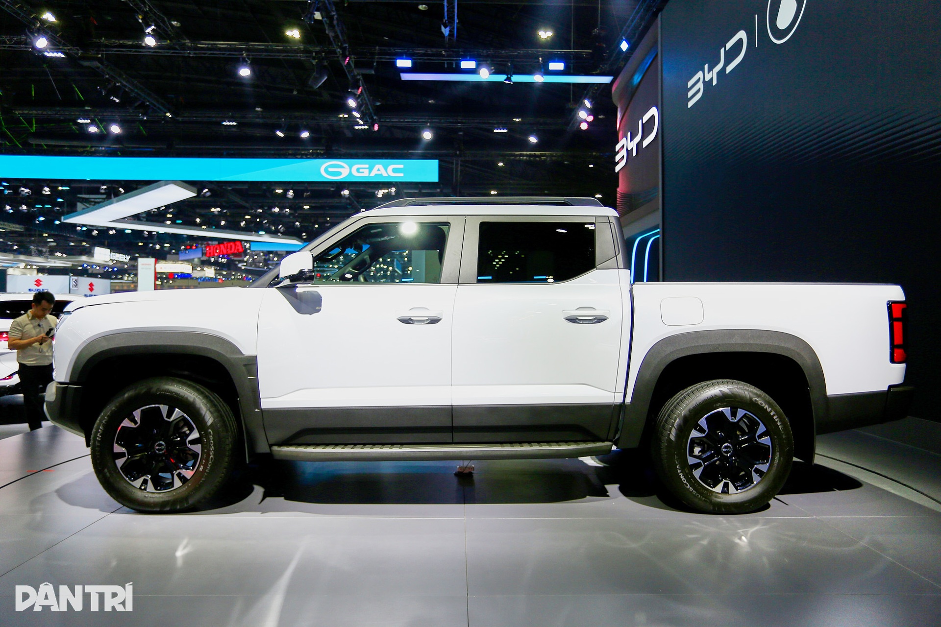 Cận cảnh BYD Shark 6, bán tải Trung Quốc 430 mã lực cạnh tranh Ford Ranger - 2