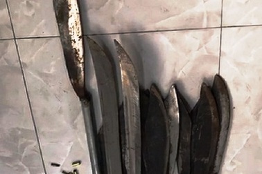 Gần 40 thanh niên mang mã tấu, dao rựa, hẹn nhau quyết đấu