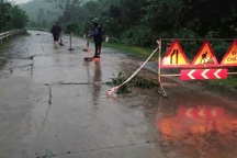 Vết nứt dài 40m xuất hiện giữa đường Hồ Chí Minh nhánh Tây